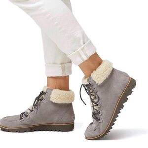 Sorel Light Gray Boots with Cream Shearling